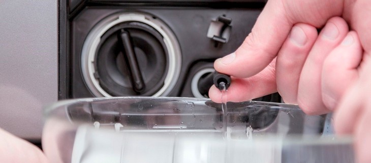 Течет стиральная машина